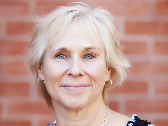 Headshot of Cindy Neal