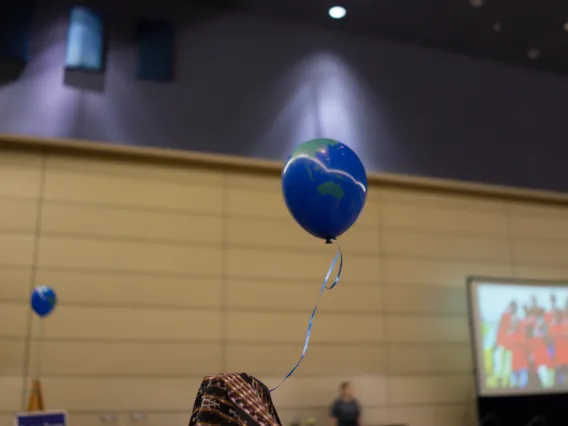 Globe balloon