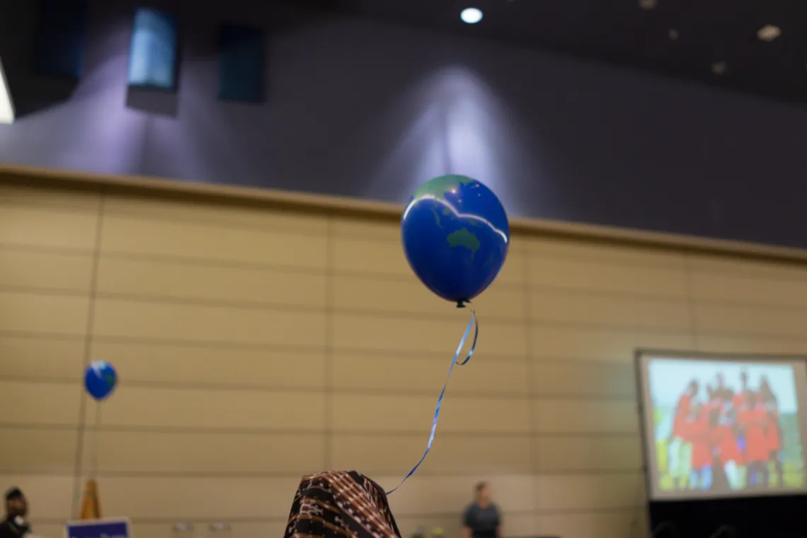 Globe balloon