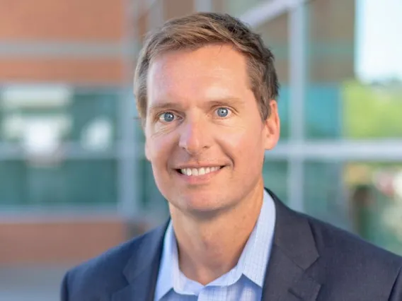 Aleksander Ellis, Management & Organizations, (2018)